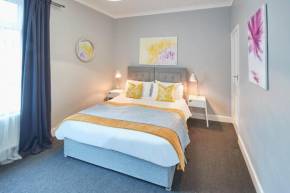 Eskdale House 3 or 4 bed setup and sofa Workstays UK
